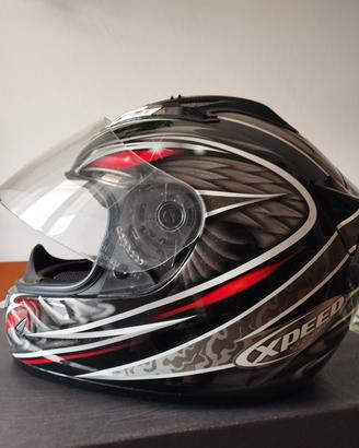 casco e stivali per moto