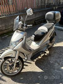 Beverly 200 anno 2005