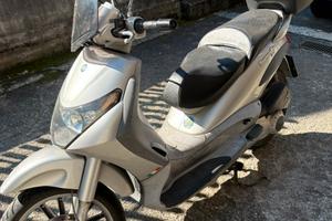 Beverly 200 anno 2005