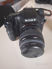 Fotocamera sony a68 (alfa) con obiettivi