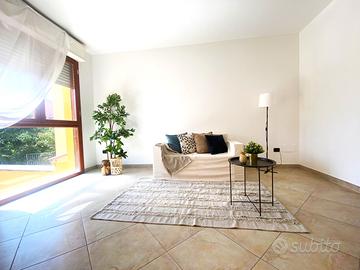 Ribassato villa con ascensore interno giardino