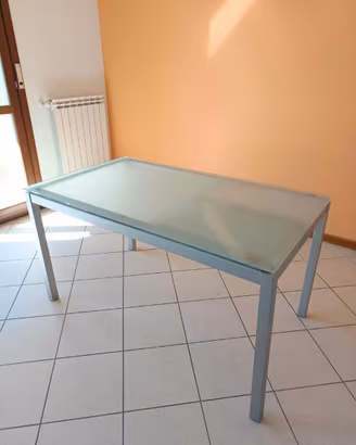 Tavolo in vetro