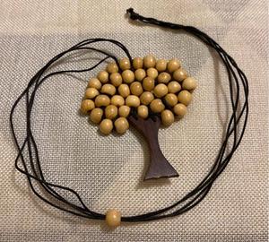 Collana in legno con albero della vita