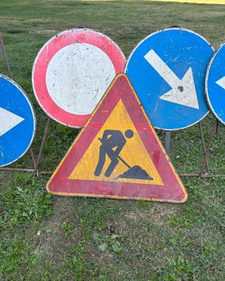 SEGNALI STRADALI VARI
