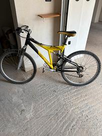 bicicletta 26 gialla e nera