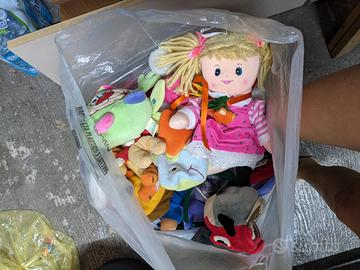 peluches, zainetti peluches e bambolotti