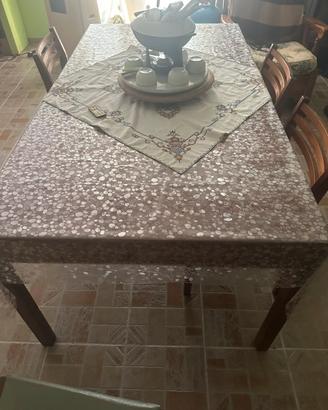 Tavolo piu sedie