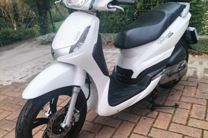 Scooter Peugeot Tweet 125 aprile 2014