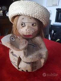 Madre con bambino in noce di cocco