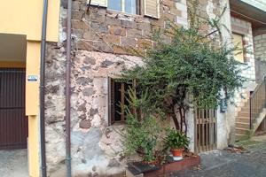 Casa indipendente con terrazza e cortile