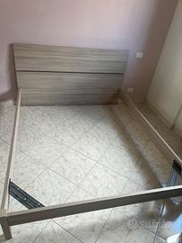 Struttura letto matrimoniale più comodini