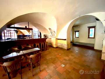 Locale perfetto per hamburgeria street food