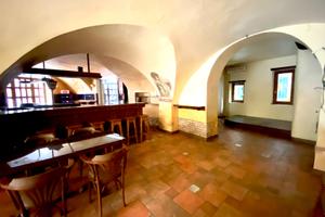 Locale perfetto per hamburgeria street food