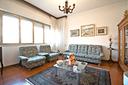 villa-libera-su-4-lati-con-ampio-cortile-e-garage