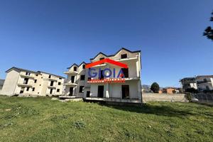 Villa di 180 m² con 3 locali e box auto doppio a S