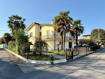 Villa di 195 m² con più di 5 locali e box auto dop