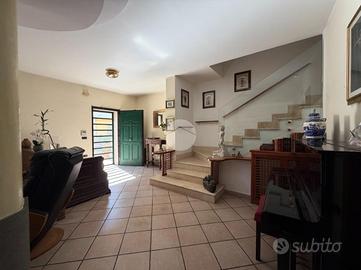 VILLA A SCHIERA A SCAFATI