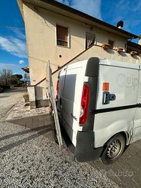 FURGONE CON SPONDA IDRAULICA