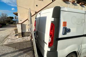 FURGONE CON SPONDA IDRAULICA
