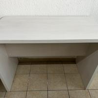 Tavolo in legno bianco