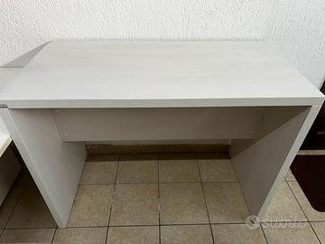 Tavolo in legno bianco