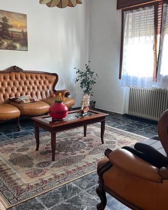 Salotto completo di tappeto e tavolino