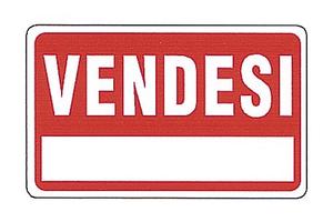 Casa con annessi e terreni agricoli