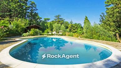 Villa di 260 m² con più di 5 locali a Livorno