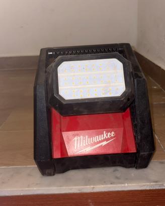 Milwaukee M18 Rover – Faro LED portatile