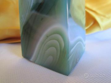 Obelisco in agata verde