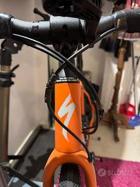 GRAVEL DIVERGE - SPECIALIZED