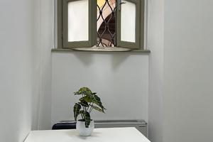 Poltrona/ saletta in studio sportivo , Como centro