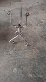 Base/supporto in ferro battuto