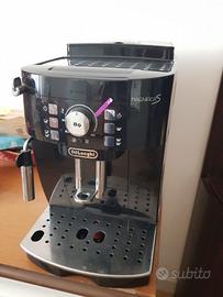 macchina caffè DeLonghi magnifica S