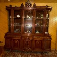 Credenza vetrina stile barocco con intagli