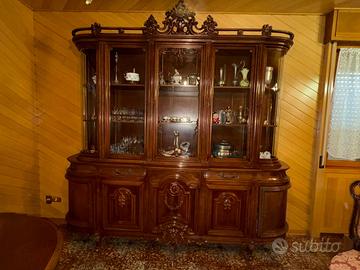 Credenza vetrina stile barocco con intagli