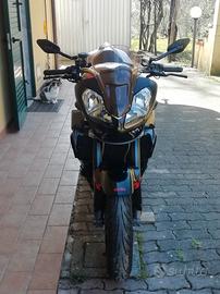 Aprilia Tuono 1000 motore e estetica perfetta