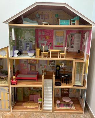 Casa delle bambole in legno