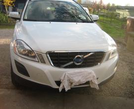 Volvo xc60 d3 tenuta bene cambio manuale