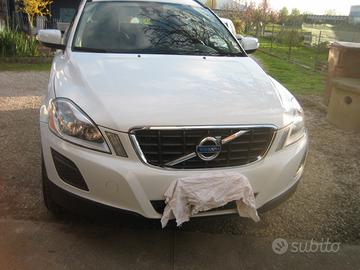 Volvo xc60 d3 tenuta bene cambio manuale