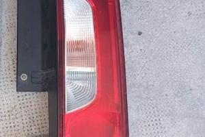Faro posteriore fiat dobló
