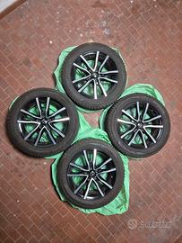 Cerchi in Lega + Gomme M+S Toyota Yaris R16