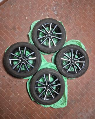 Cerchi in Lega + Gomme M+S Toyota Yaris R16