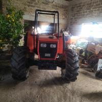 trattore agricolo e attrezzature 
