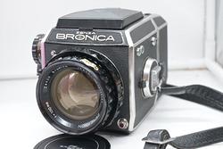 Zenza Bronica EC con 100mm f/2.8 e Magazzino