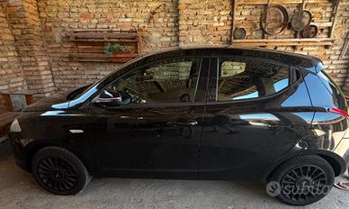 Lancia ypsilon 2013