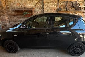 Lancia ypsilon 2013