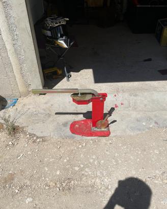 tappatrice manuale a colonna