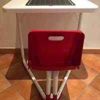 Scrivania con lavagnetta e sgabello