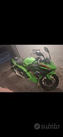 kawasaki ninja 500 SE verde 2025